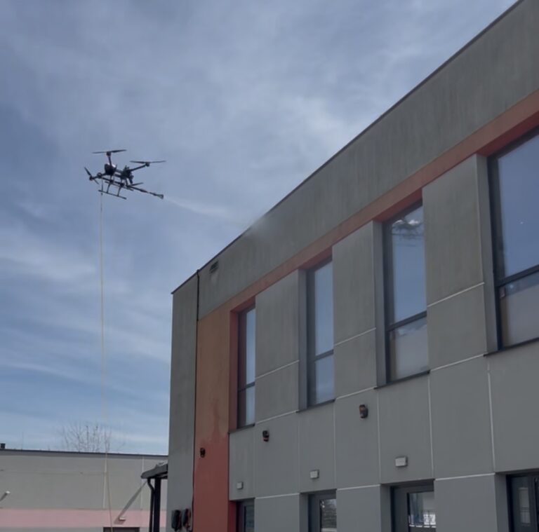 Czyszczenie dronem